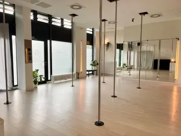 Pole training room with floor-to-ceiling mirrors